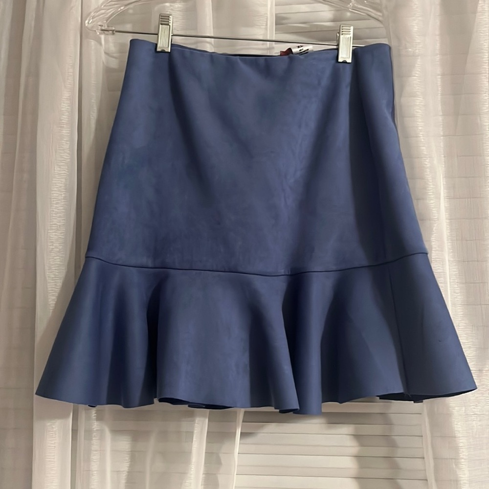 Bloomingdale’s aqua suede skirt. Size xl girls but fits size s womens